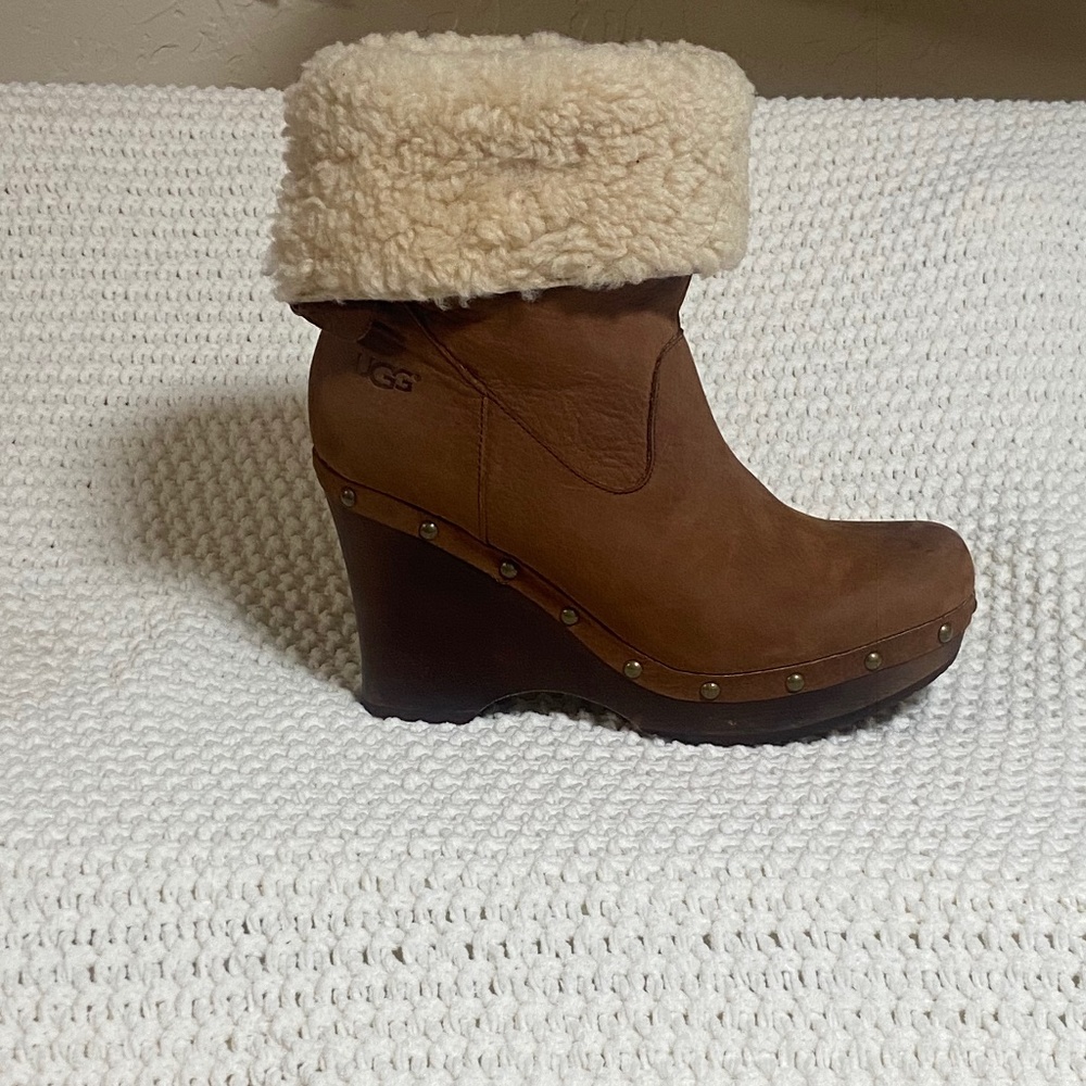 Ugg Carnegie - Sheepskin & Suede Studded Wooden Wedge Heel,  Chestnut Sz8